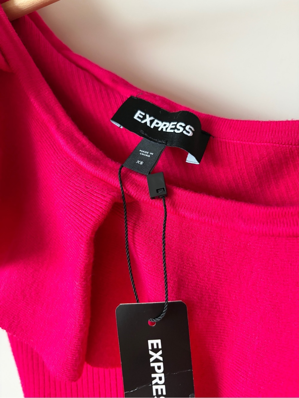 BNWT Express Hot Pink One-Shoulder Ruffle Crop Top - Picture 5 of 11